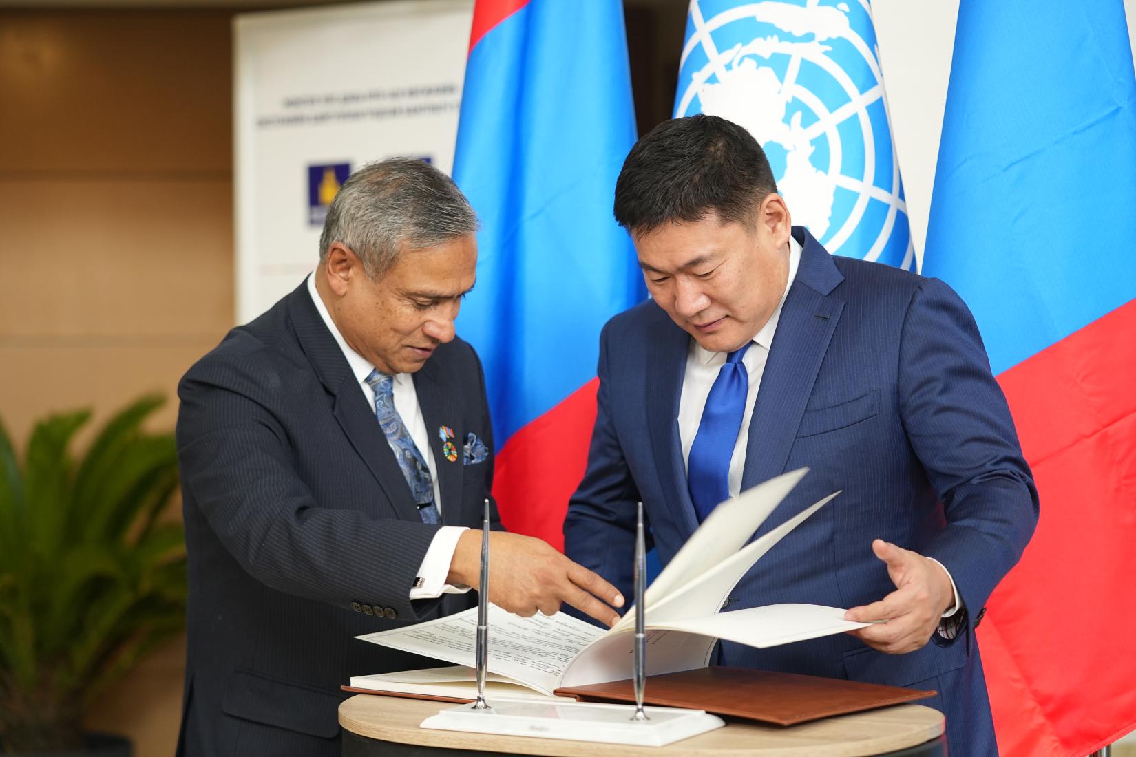 Tapan with Prime Minister Oyun-Erdene