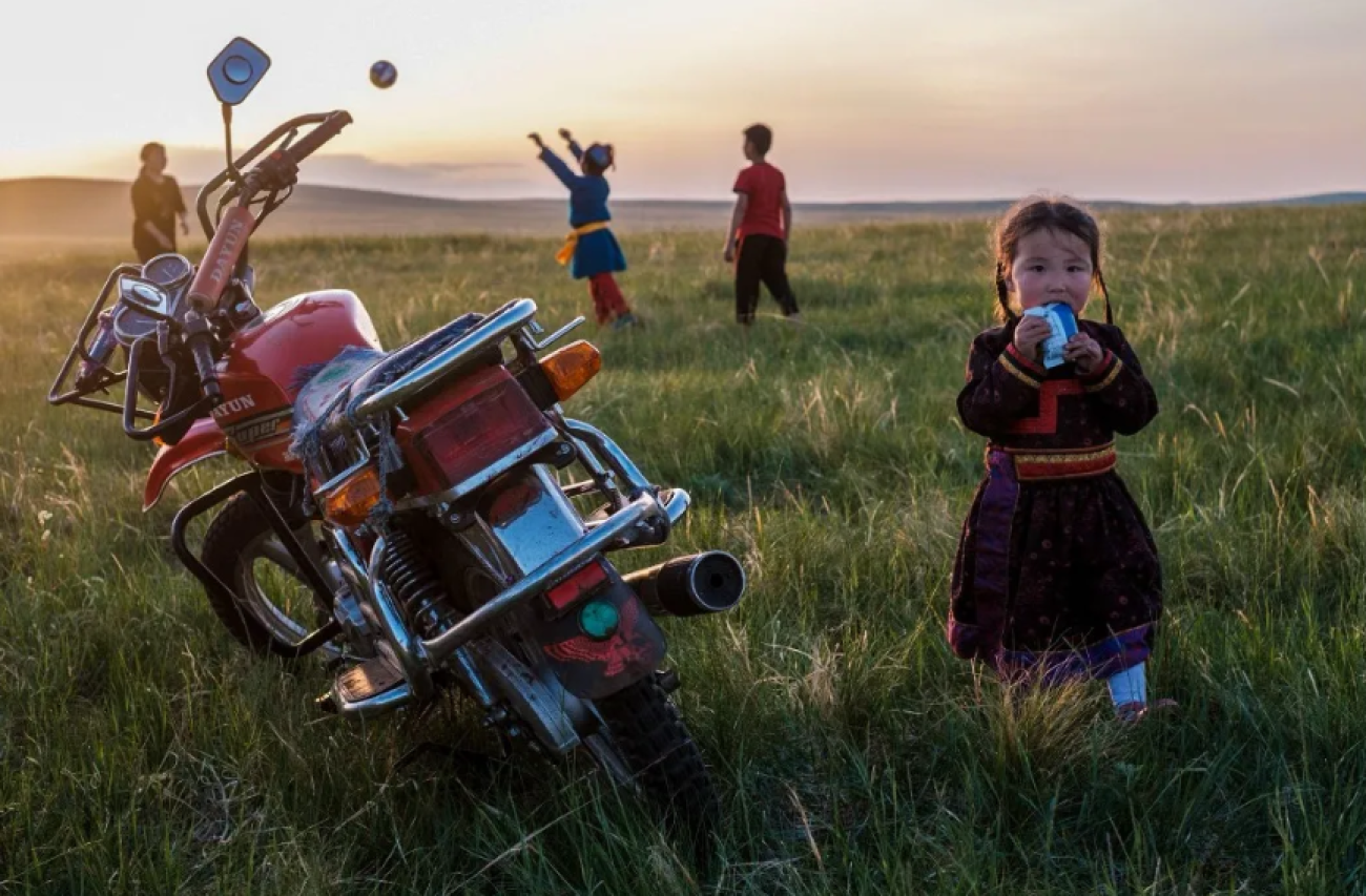 children play in the field